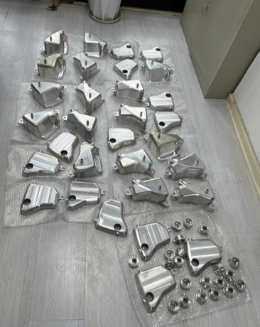 Персонализиран алуминиев 5-осен CNC фрезован разширителен съд.jpg